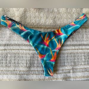 Moana Bikini size small! Gently used, no flaws